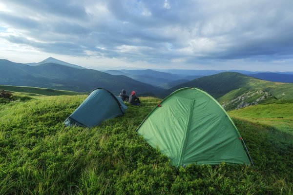 Comment choisir une tente imperméable pour un camping en région pluvieuse?